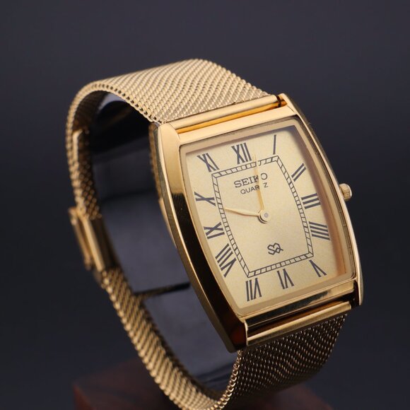 Vintage Seiko Slim Tonneau Tank Quartz Gentlemen's Wrist Watch  - FREE SHIPPING - Picture 1 of 13